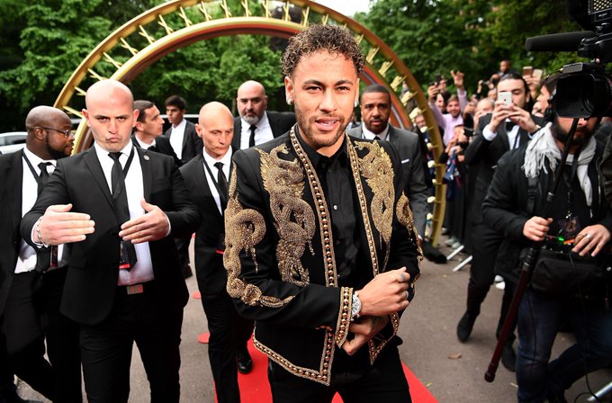 Neymar gives angry response when asked about Man Utd transfer