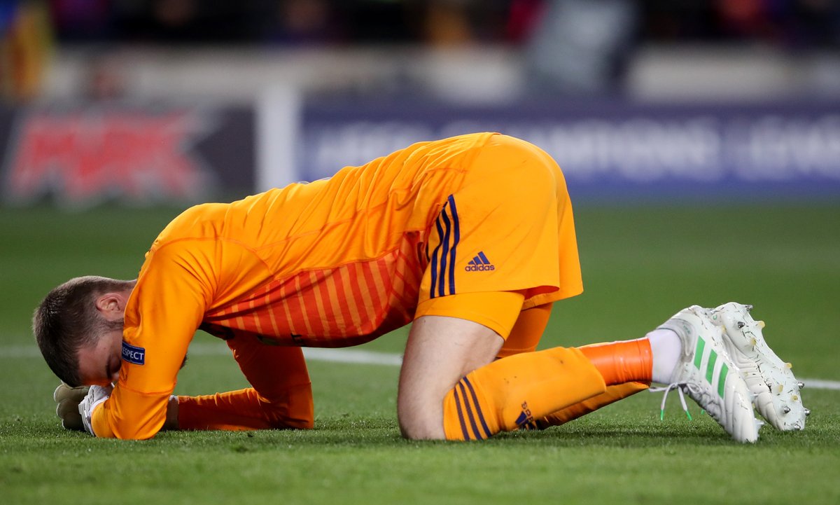 De Gea apologises to team-mates after embarrassing howler in Barca defeat