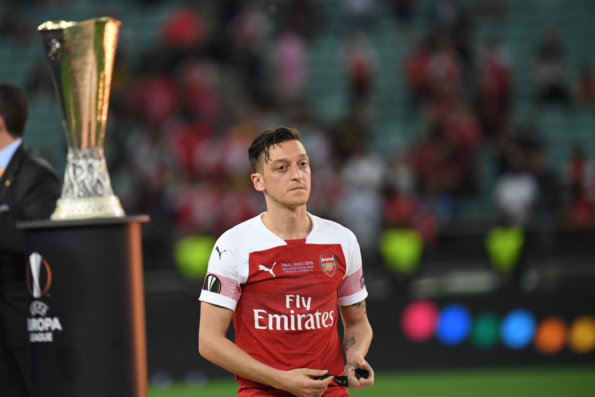 ‘Ozil doesn’t have it in him to be a leader’ – Fabregas questions Arsenal star