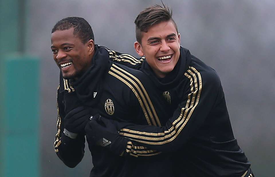 Evra calls Dybala to convince him to join Manchester United