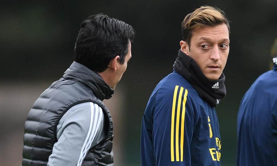 Arsenal decided as a whole to drop Mesut Ozil – Unai Emery