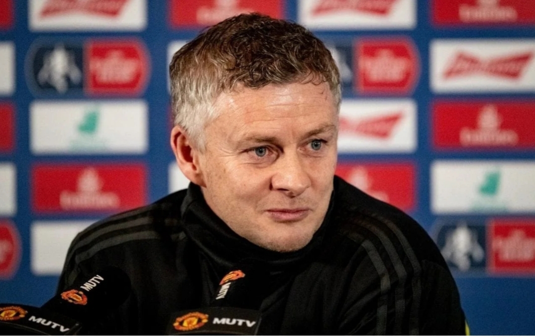 Solskjaer hits back at Van Persie criticism and tells Pogba’s agent to mind his own business