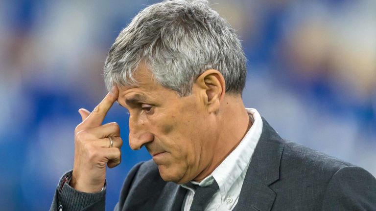 Barcelona coach Setien apologises to players after 2-0 defeat to Real Madrid