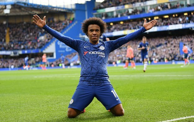 Liverpool in talks with Willian over shock transfer
