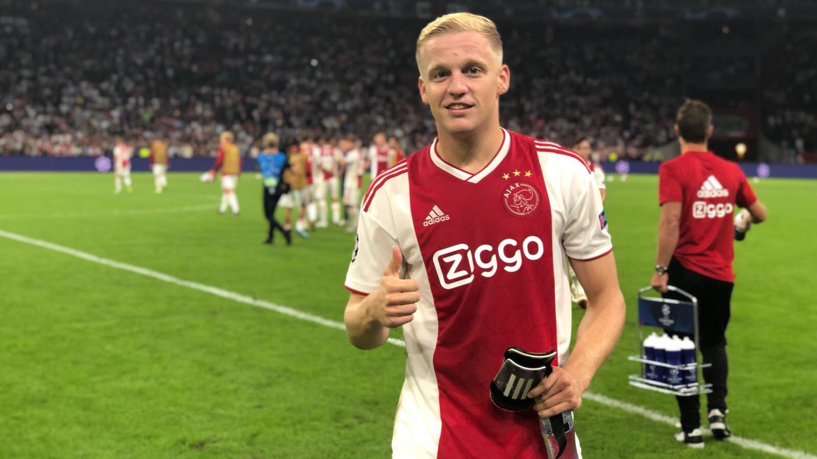 Ajax coach claims Man Utd could sign Donny van de Beek this summer