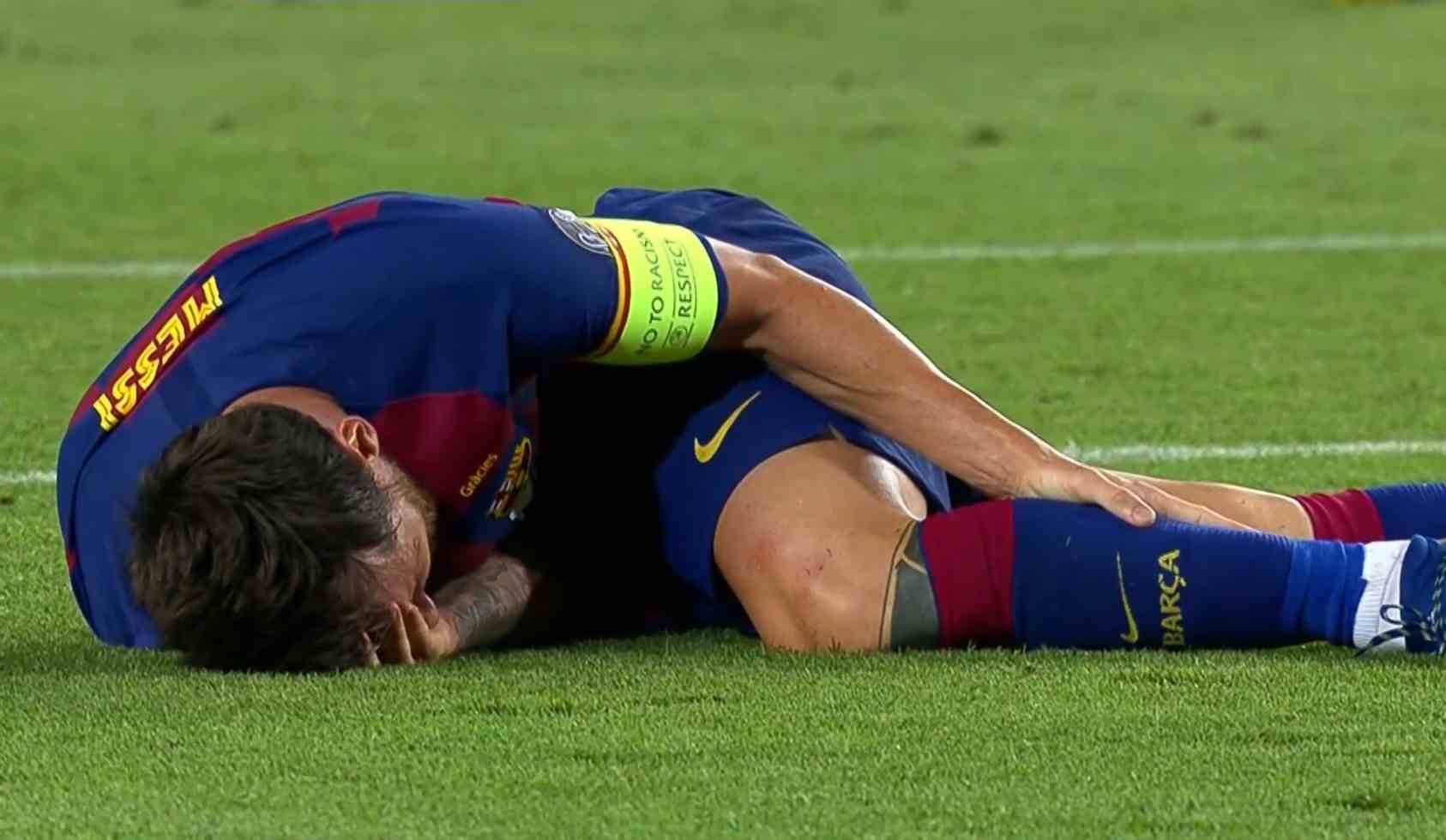 Barcelona provide Lionel Messi injury update after victory over Napoli