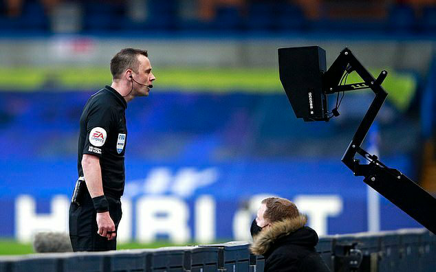 Chelsea vs Man Utd: Referee admits Hudson-Odoi’s handball was penalty