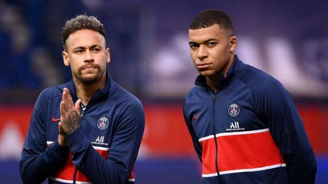Kylian Mbappe caught on camera complaining about Neymar in PSG vs Montpellier (video)