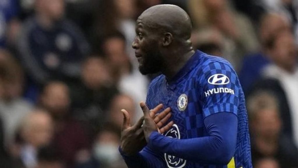 Romelu Lukaku takes part in full training but Chelsea teammate is missing