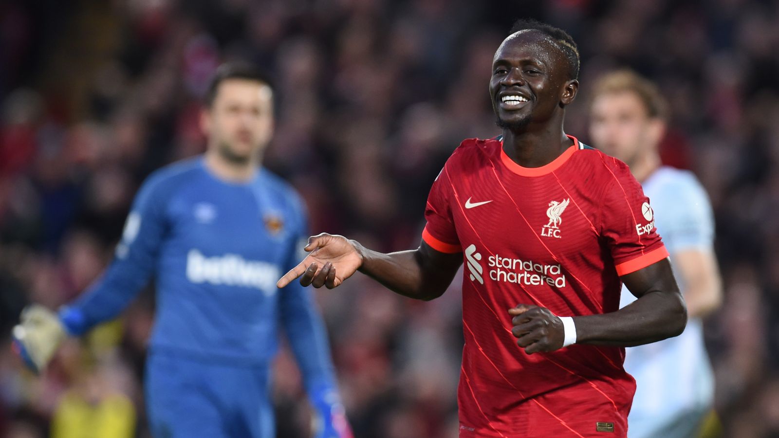 Sadio Mane holds talks with Bayern amid ‘difficult’ Liverpool negotiations