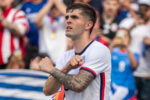 Tony Cascarino backs Chelsea to replace Christian Pulisic with £60m target