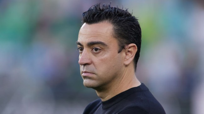 Xavi involved in clash with Barcelona legend over his future at the club