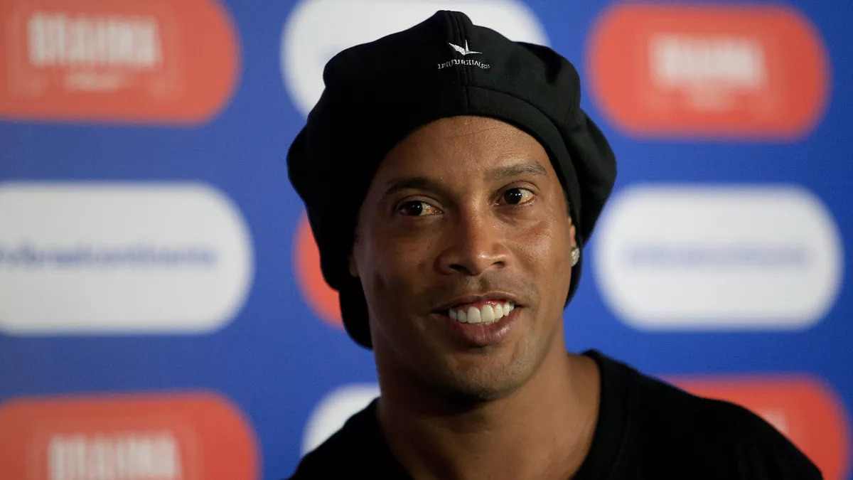 Ronaldinho sends message to Gabriel Jesus & predicts where Arsenal will finish this season