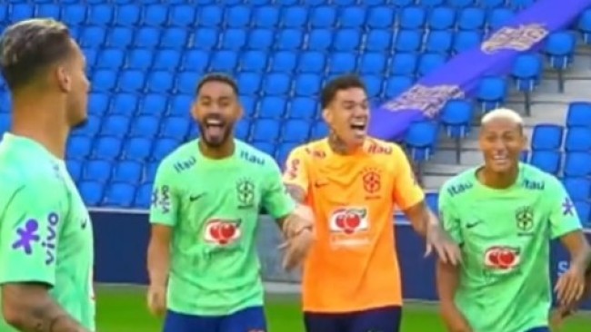 Brazil players laugh at Man Utd’s Antony for his fail in first-touch challenge
