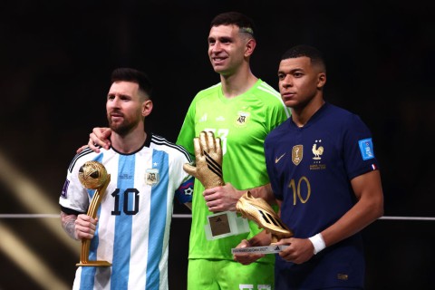 PSG boss speaks on Lionel Messi & Mbappe’s World Cup ‘feud’