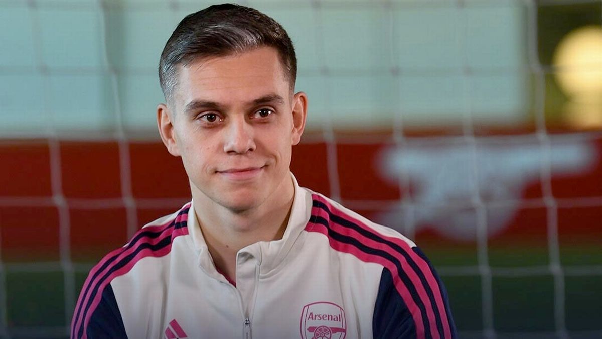 Leandro Trossard tells Arteta his favourite position after completing Arsenal move