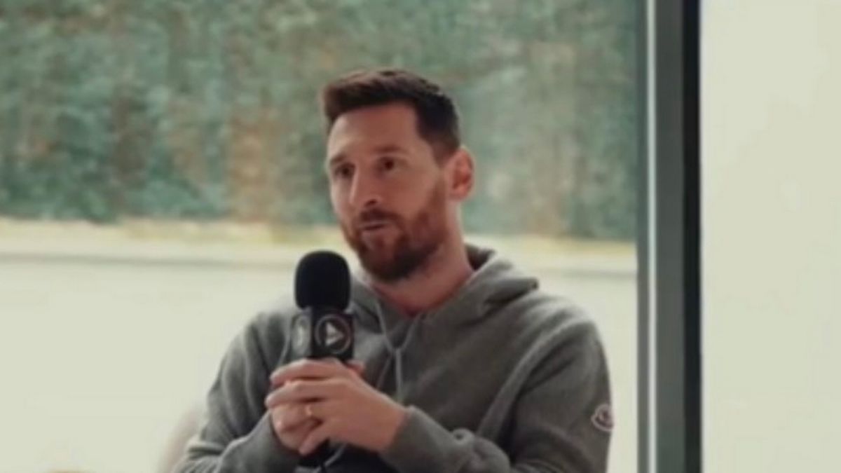 Lionel Messi donates his eighth Ballon d’Or trophy in wonderful gesture