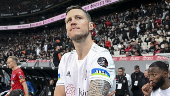 Besiktas to allow Weghorst join Man Utd on two conditions after meeting agent