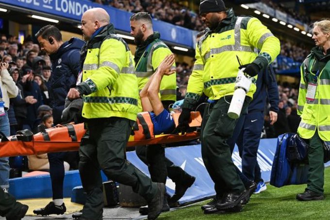 Cesar Azpilicueta speaks out from hospital after horror injury in Chelsea defeat