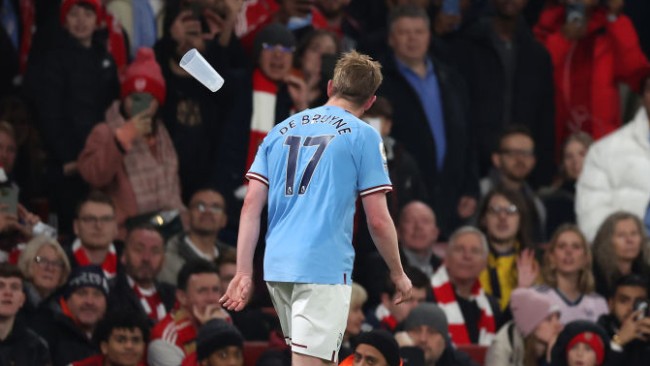 De Bruyne mocks Arsenal fans after being pelted by plastic glasses