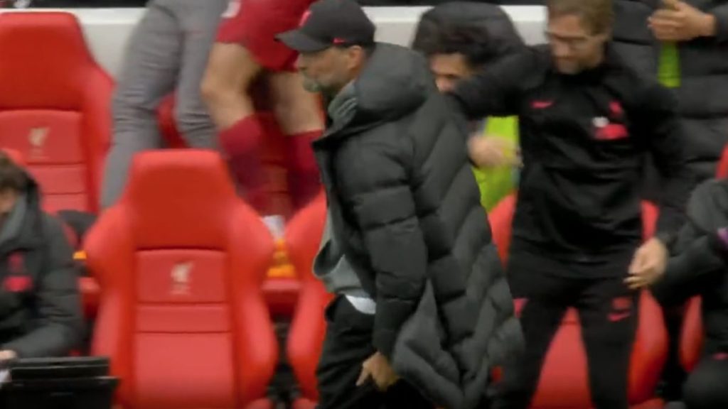 Klopp injures himself & ‘needs treatment’ after naughty Liverpool celebration