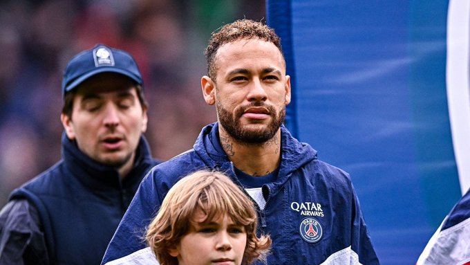 Chelsea open talks to sign Neymar from PSG this summer