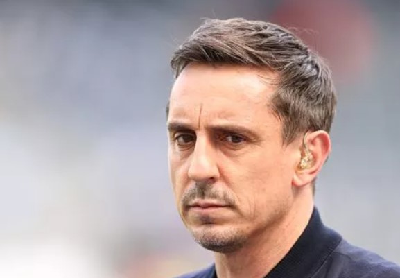 Gary Neville aims dig at Mason Mount & tells Ten Hag to bring back Man Utd star