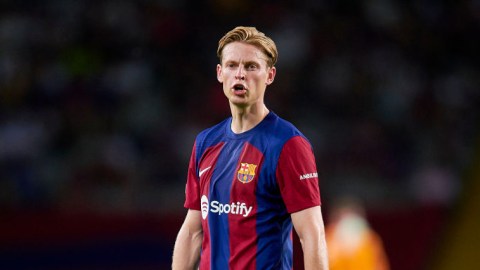 Frenkie de Jong ‘very upset’ with Barcelona over failed Man Utd move