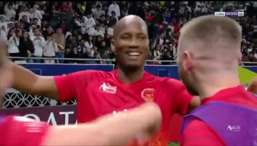 Drogba leaves Arsenal fan speechless with savage response to Chelsea debate