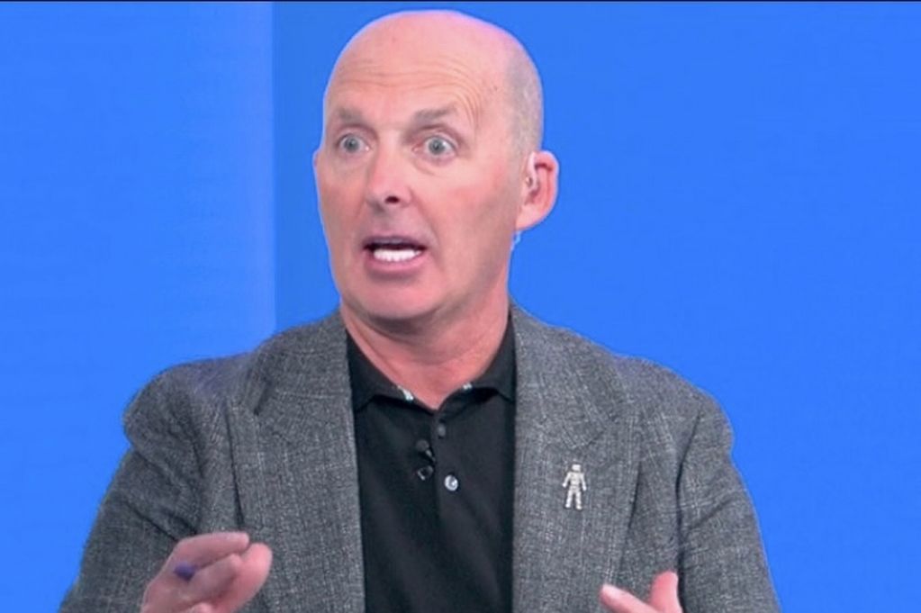 Mike Dean reveals VAR made massive mistake in Liverpool win over Southampton