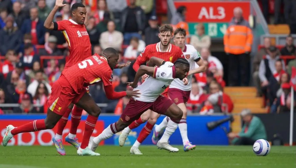 Chelsea offer West Ham 7 players in bid to beat Man Utd to £85m winger