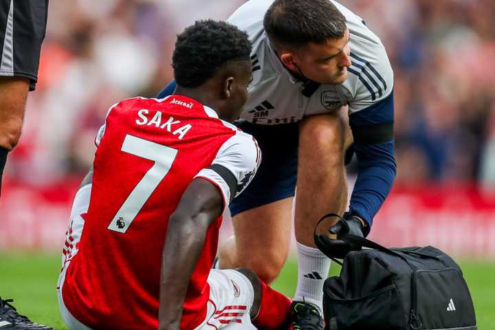 Football injury expert gives Bukayo Saka & Odegaard update & reveals when they could return